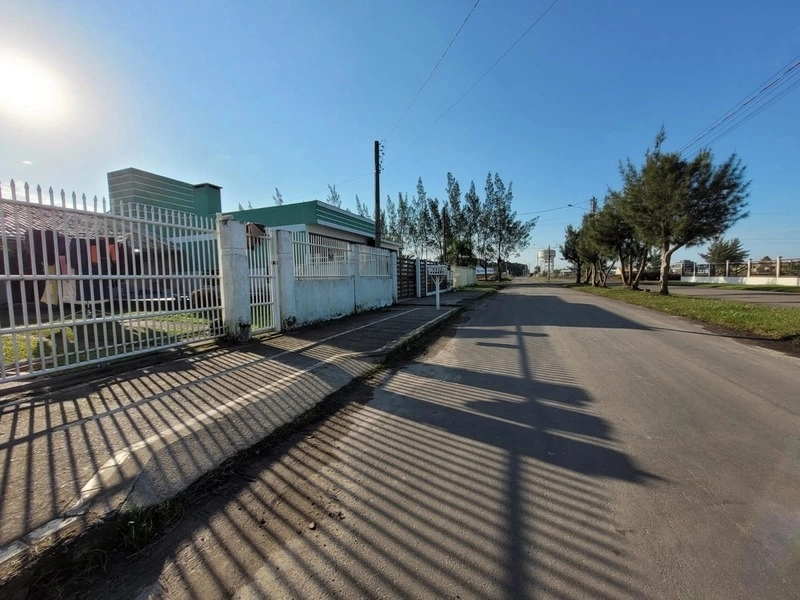 EXCELENTE CASA DE 3 DORMITORIOS COM PISCINA: 3ª foto da galeria de imagens do imóvel