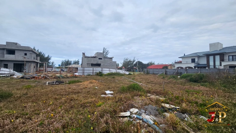 Terreno com 351m²a duas quadras do mar pronto para construir: 4ª foto da galeria de imagens do imóvel