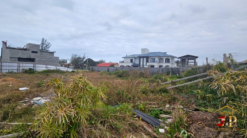 Terreno com 351m²a duas quadras do mar pronto para construir: 4ª foto da galeria de imagens do imóvel