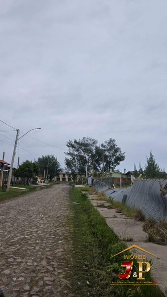 Terreno com 351m²a duas quadras do mar pronto para construir: 2ª foto da galeria de imagens do imóvel