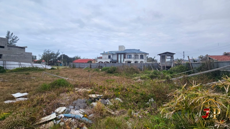 Terreno com 351m²a duas quadras do mar pronto para construir: 3ª foto da galeria de imagens do imóvel