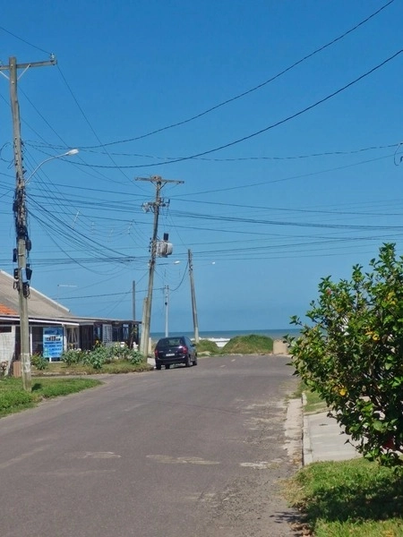 Casa perto da praia com 3 dormitórios: 6ª foto da galeria de imagens do imóvel