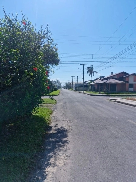 Casa perto da praia com 3 dormitórios: 13ª foto da galeria de imagens do imóvel