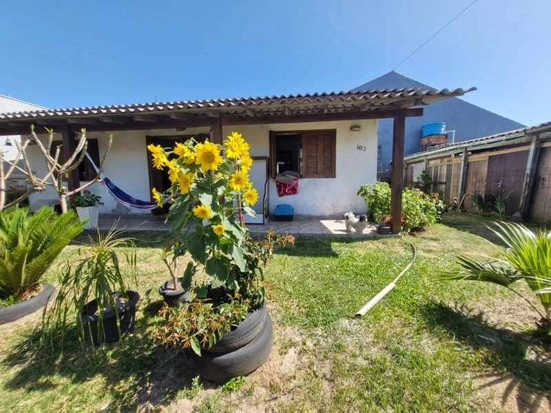 Casa perto da praia com 3 dormitórios: 2ª foto da galeria de imagens do imóvel