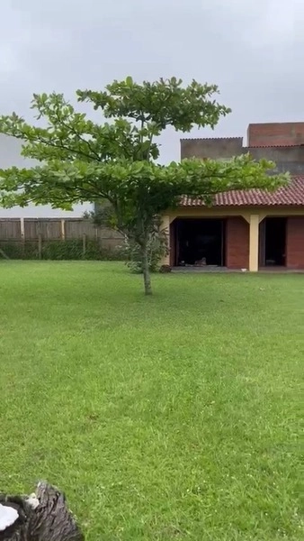 CASA COM 2 TERRENOS MUITO BEM LOCALIZADA NO ARAÇÁ -CAPÃO DA CANOA: 1ª foto da galeria de imagens do imóvel