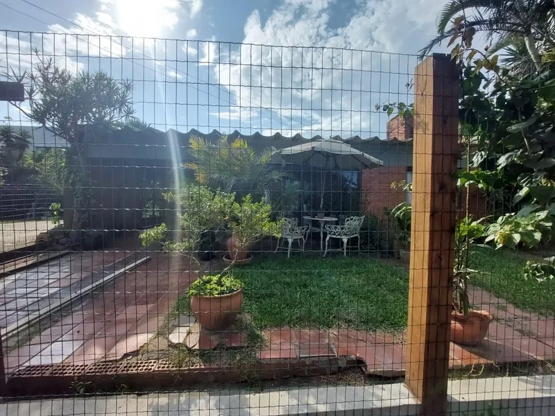 ATENÇÃO INVESTIDORES! CASA COM EXCELENTE LOCALIZAÇÃO: 2ª foto da galeria de imagens do imóvel