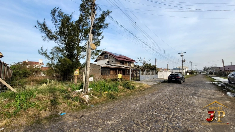 Terreno em ótima localização, 360m² a duas quadras do mar: 1ª foto da galeria de imagens do imóvel