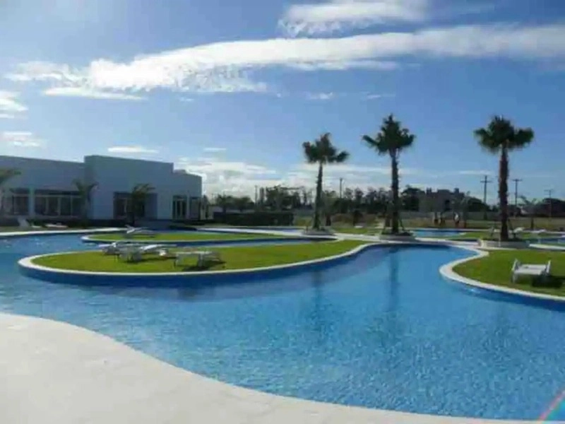 Casa dos sonhos no condomínio Dubai com piscina e 4 suítes: 2ª foto da galeria de imagens do imóvel