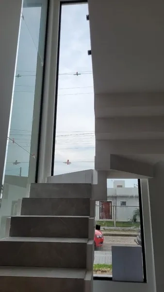 EXCELENTE SOBRADO DE ESQUINA COM TRÊS DORMITÓRIOS- LADO MAR: 2ª foto da galeria de imagens do imóvel