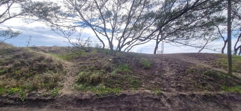 Enorme terreno de esquina pé na areia: 5ª foto da galeria de imagens do imóvel