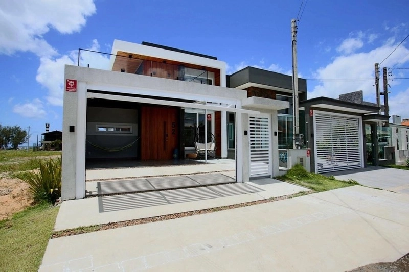Casa com padrão único com 3 dormitórios e piscina no bairro Zona Nova: 29ª foto da galeria de imagens do imóvel