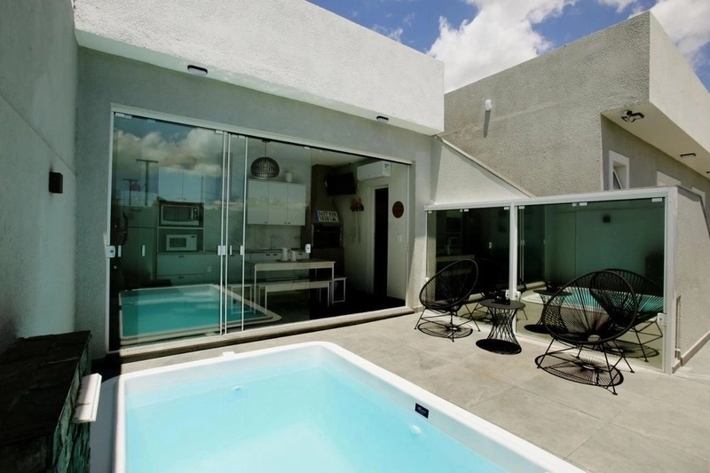 Casa com padrão único com 3 dormitórios e piscina no bairro Zona Nova: 13ª foto da galeria de imagens do imóvel
