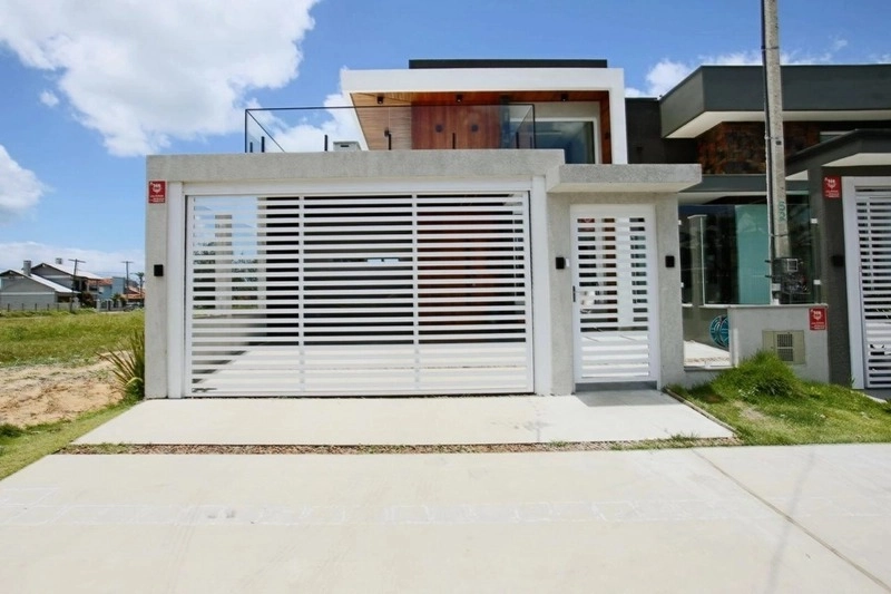 Casa com padrão único com 3 dormitórios e piscina no bairro Zona Nova: 25ª foto da galeria de imagens do imóvel