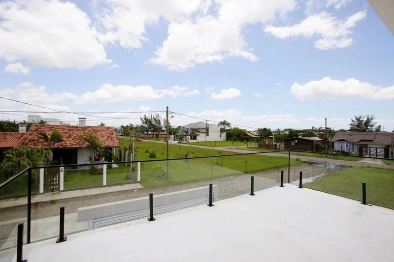 Casa com padrão único com 3 dormitórios e piscina no bairro Zona Nova: 19ª foto da galeria de imagens do imóvel
