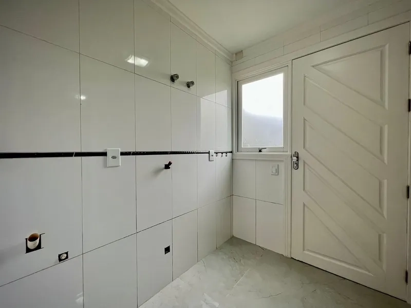 Casa com 3 suítes no condomínio Dubai: 2ª foto da galeria de imagens do imóvel