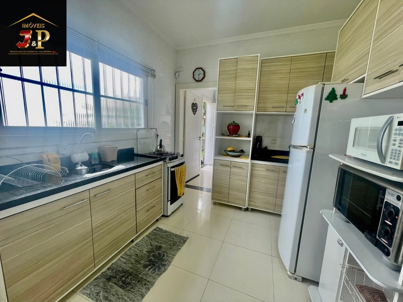 Casa incrível com 3 dormitórios à 3 quadras do mar: 12ª foto da galeria de imagens do imóvel