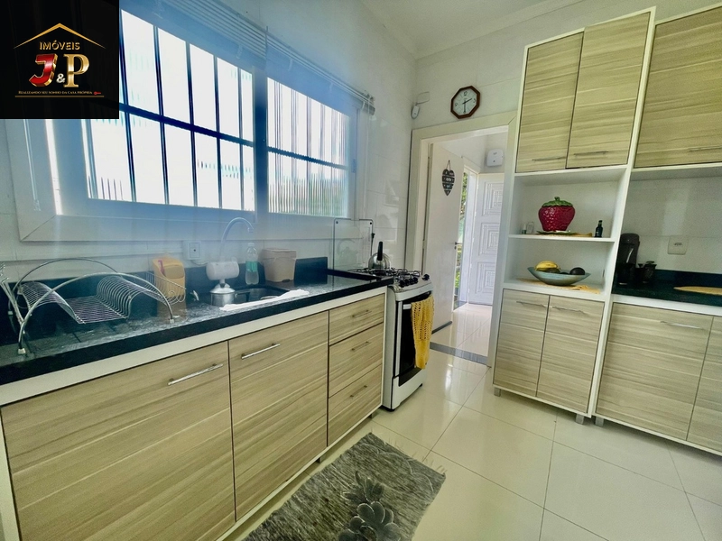 Casa incrível com 3 dormitórios à 3 quadras do mar: 10ª foto da galeria de imagens do imóvel
