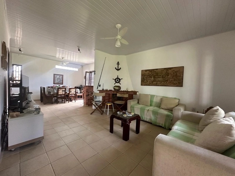 Casa com 3 dormitórios e 3 terrenos, a poucos passos do mar: 14ª foto da galeria de imagens do imóvel