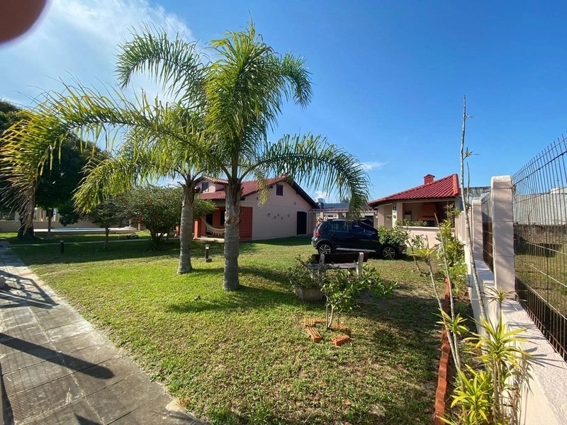 Casa com 3 dormitórios e 3 terrenos, a poucos passos do mar: 8ª foto da galeria de imagens do imóvel