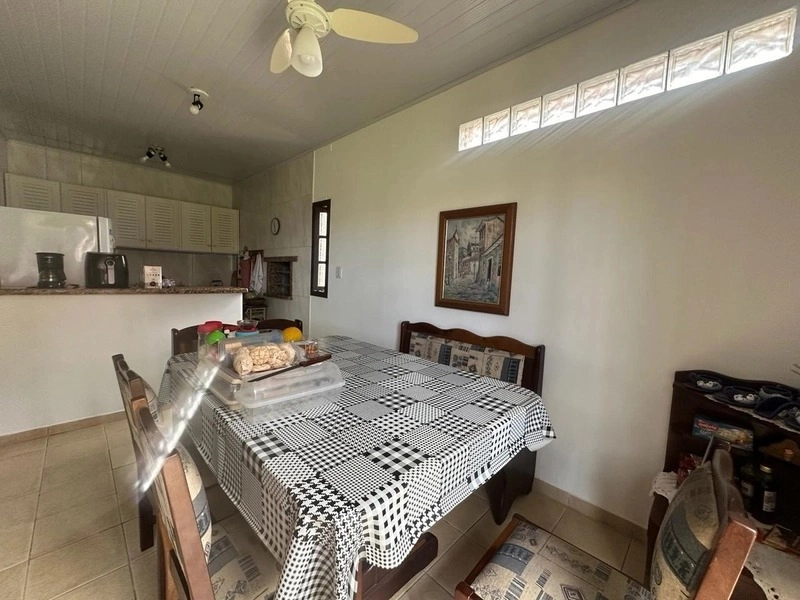 Casa com 3 dormitórios e 3 terrenos, a poucos passos do mar: 13ª foto da galeria de imagens do imóvel