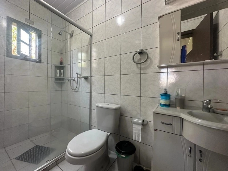 Casa com 3 dormitórios e 3 terrenos, a poucos passos do mar: 4ª foto da galeria de imagens do imóvel