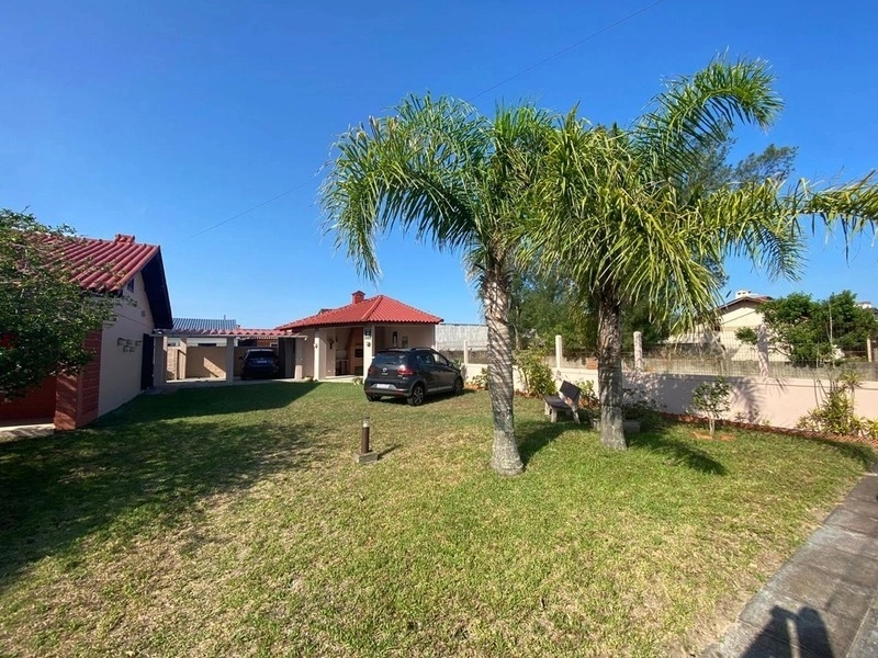 Casa com 3 dormitórios e 3 terrenos, a poucos passos do mar: 6ª foto da galeria de imagens do imóvel
