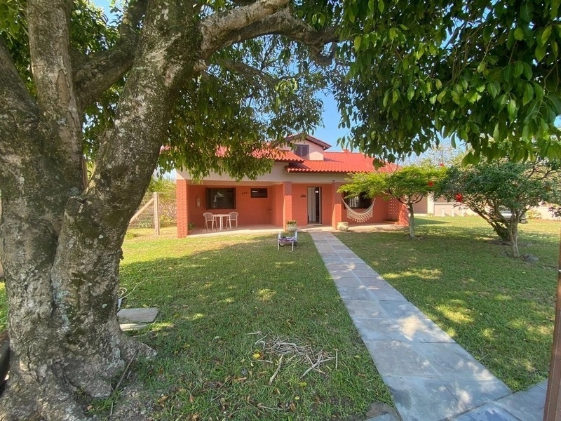 Casa com 3 dormitórios e 3 terrenos, a poucos passos do mar: 15ª foto da galeria de imagens do imóvel