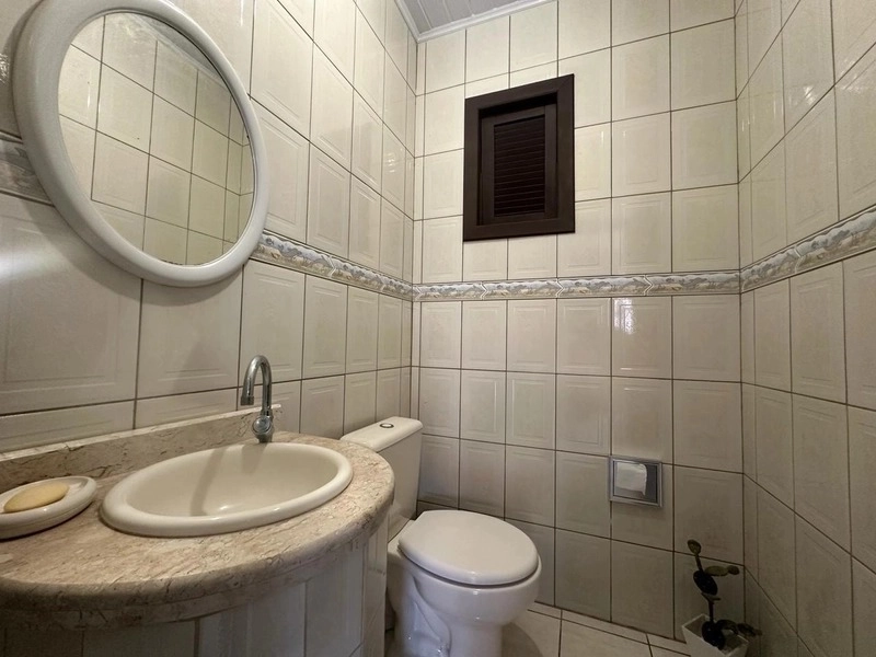 Casa com 3 dormitórios e 3 terrenos, a poucos passos do mar: 5ª foto da galeria de imagens do imóvel