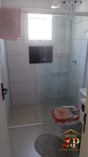 Casa com 2 dormitórios e grande terreno: 1ª foto da galeria de imagens do imóvel