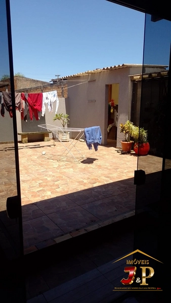 Casa com 2 dormitórios e grande terreno: 5ª foto da galeria de imagens do imóvel
