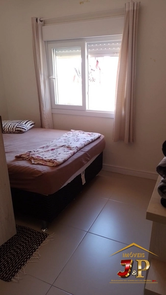 Casa com 2 dormitórios e grande terreno: 2ª foto da galeria de imagens do imóvel