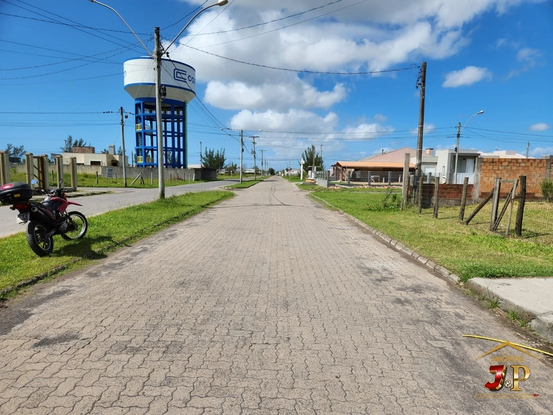 Terreno bem localizado com obra em andamento: 1ª foto da galeria de imagens do imóvel