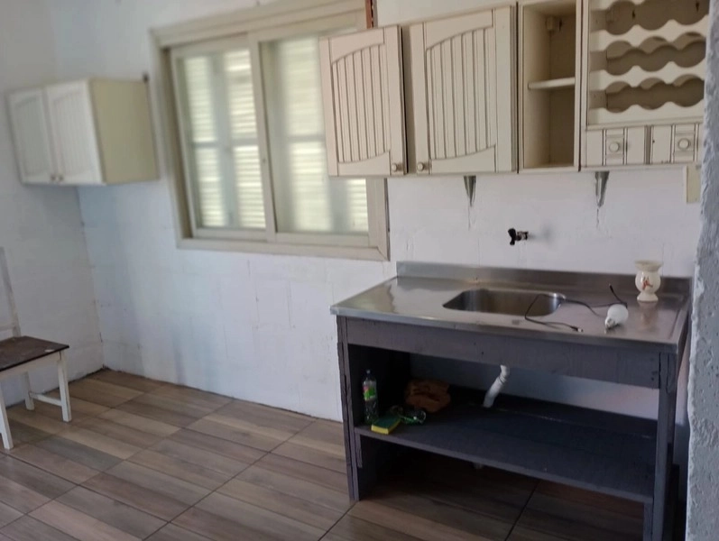 CASA 2 DORMITÓRIOS - TERRENO 300M² - 1 QUADRA DA AV PARAGUASSU: 2ª foto da galeria de imagens do imóvel