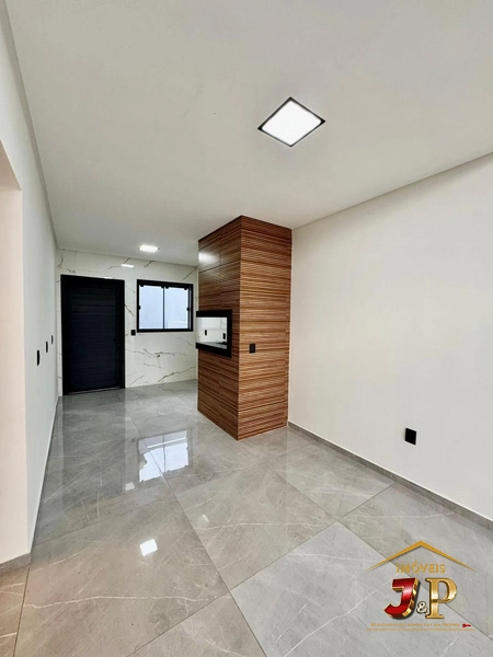 Casa bem localizada com 2 dormitórios: 2ª foto da galeria de imagens do imóvel