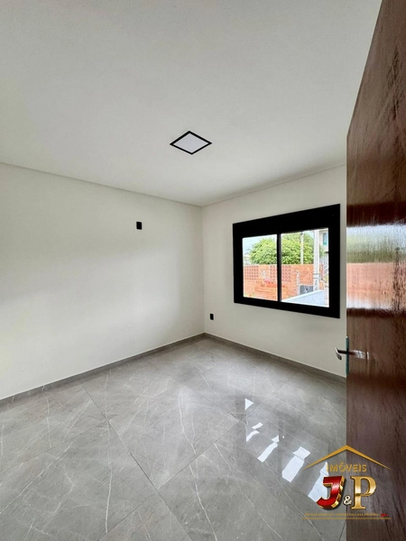 Casa bem localizada com 2 dormitórios: 1ª foto da galeria de imagens do imóvel