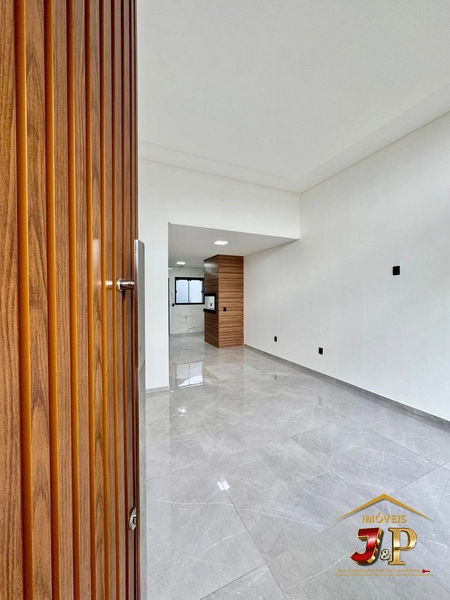 Casa bem localizada com 2 dormitórios: 3ª foto da galeria de imagens do imóvel