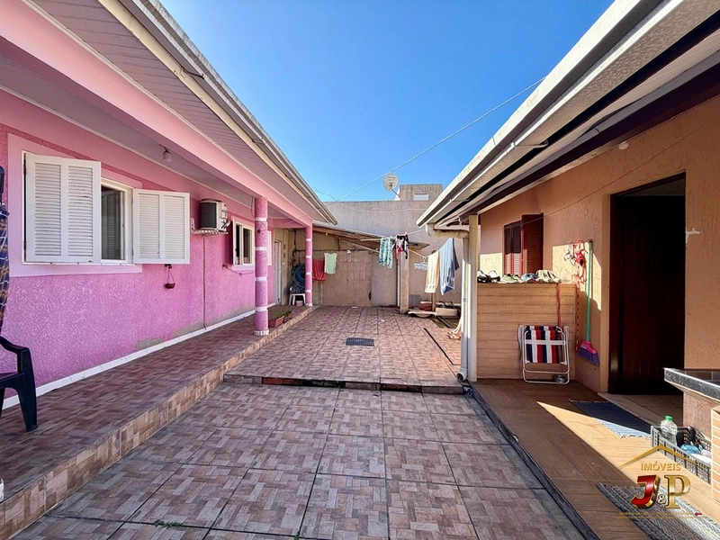 Casa a 400 metros do mar, localizada em zona de moradores e em frente a uma área verde.: 21ª foto da galeria de imagens do imóvel