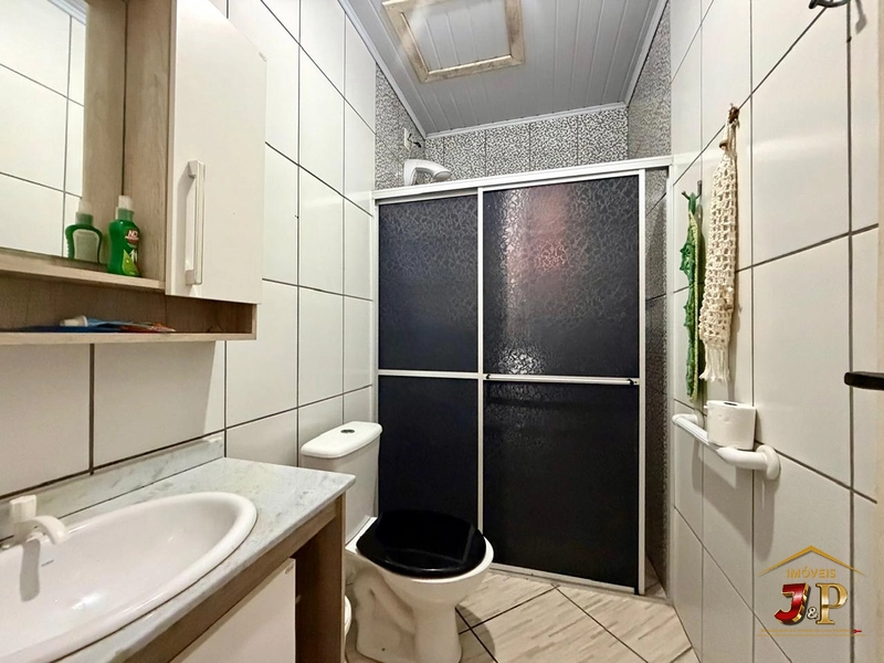 Casa a 400 metros do mar, localizada em zona de moradores e em frente a uma área verde.: 17ª foto da galeria de imagens do imóvel