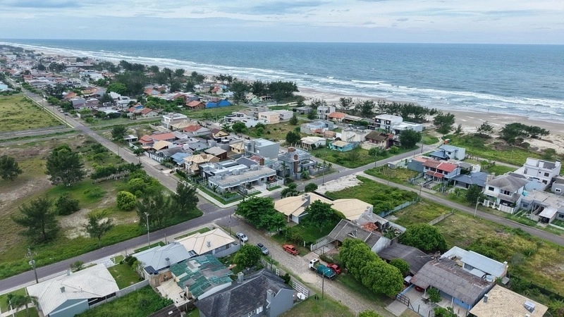 Casa de esquina com 3 dormitórios e área gourmet a 150m da praia: 33ª foto da galeria de imagens do imóvel