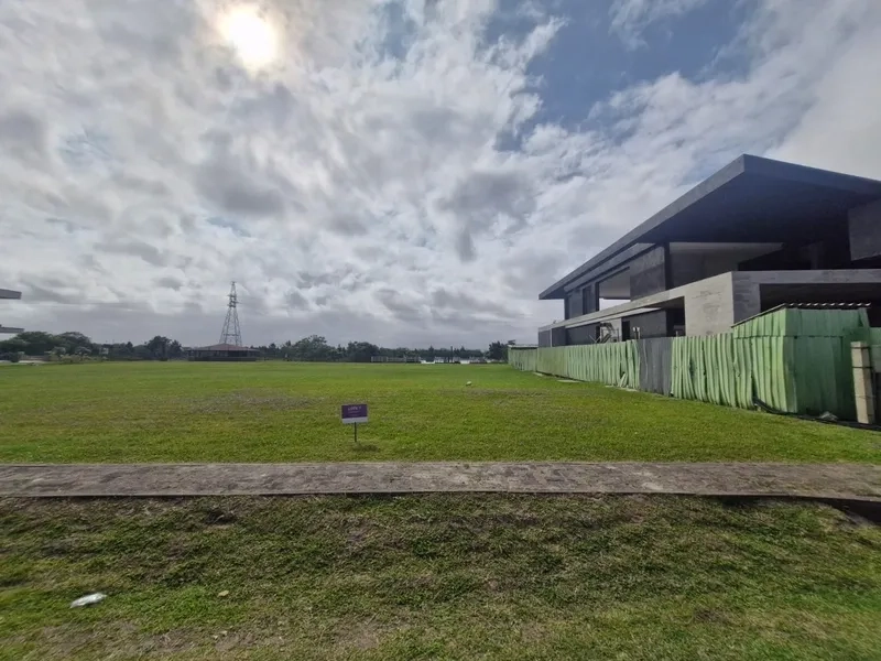 Terreno com vista para a lagoa no condomínio Ilhas Resort: 1ª foto da galeria de imagens do imóvel