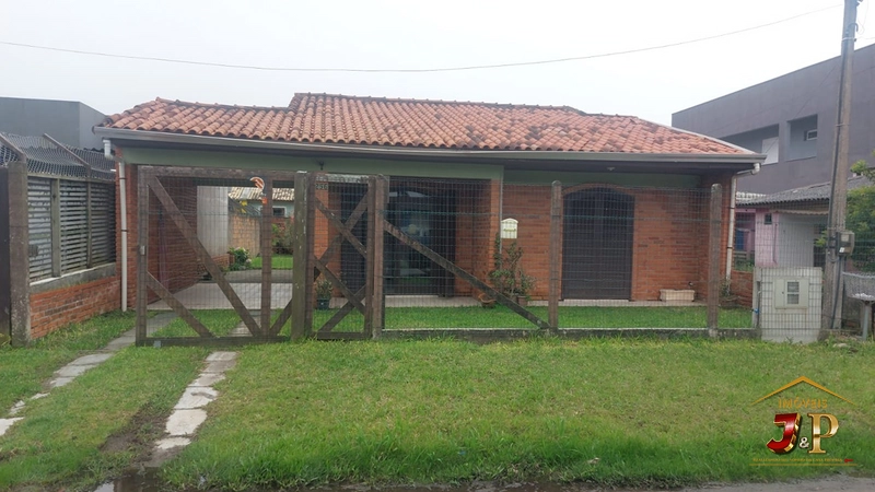 Casa 2 dormitórios pertinho do mar : 1ª foto da galeria de imagens do imóvel