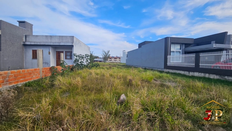 Terreno com 275m², de frente para a avenida a uma quadra do mar: 3ª foto da galeria de imagens do imóvel