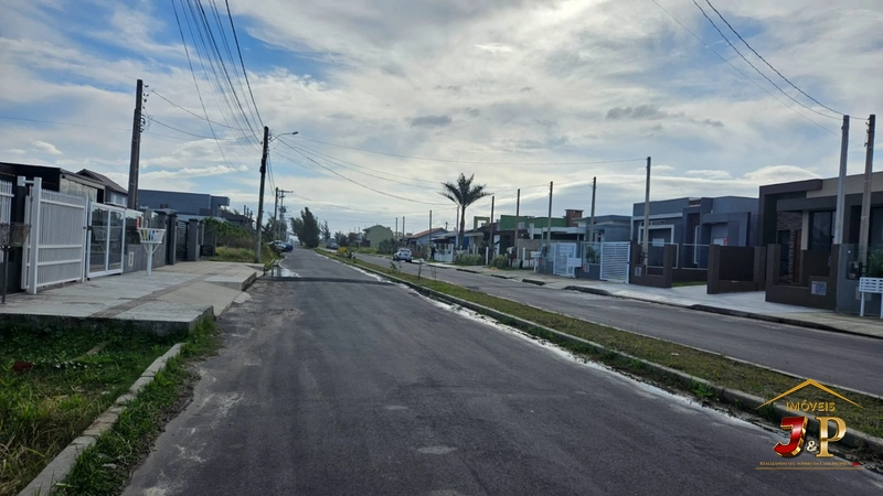 Terreno com 275m², de frente para a avenida a uma quadra do mar: 1ª foto da galeria de imagens do imóvel