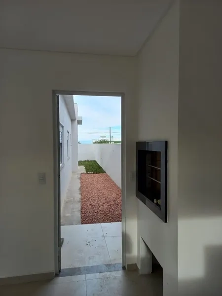 CASA 3 DORMITÓRIOS (1 SUÍTE COM CLOSET) - 2 QUADRAS DO MAR: 3ª foto da galeria de imagens do imóvel