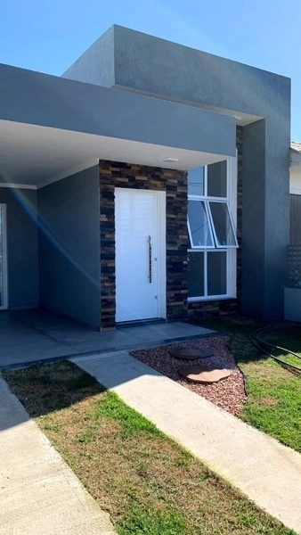 CASA à venda  no Bairro Zona Norte á apenas 150m da Praia: 1ª foto da galeria de imagens do imóvel