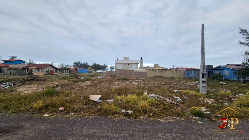 Terreno de esquina com 378m², a 3 quadras do mar: 3ª foto da galeria de imagens do imóvel