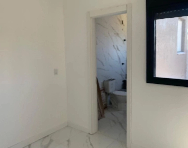 Casa de esquina com 2 dormitórios: 2ª foto da galeria de imagens do imóvel