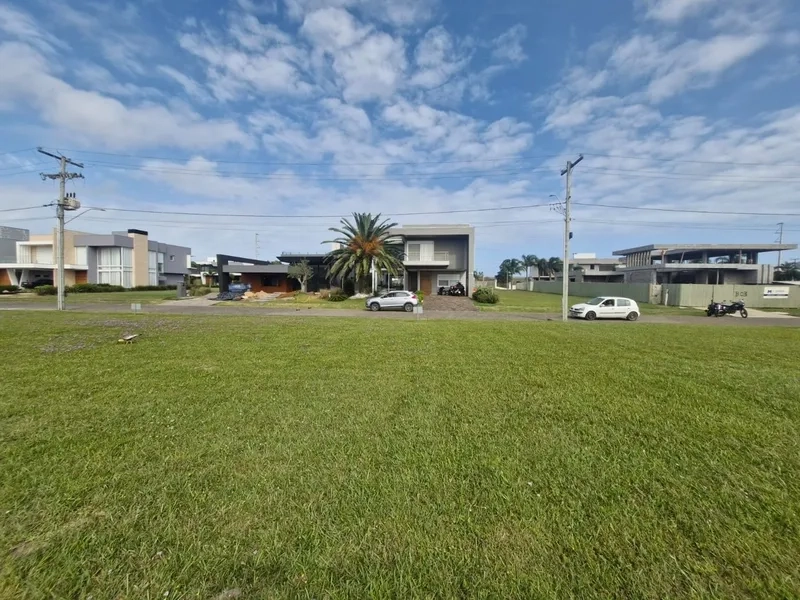 Terreno com 608m² frente Leste no condomínio Ilhas Resort: 2ª foto da galeria de imagens do imóvel
