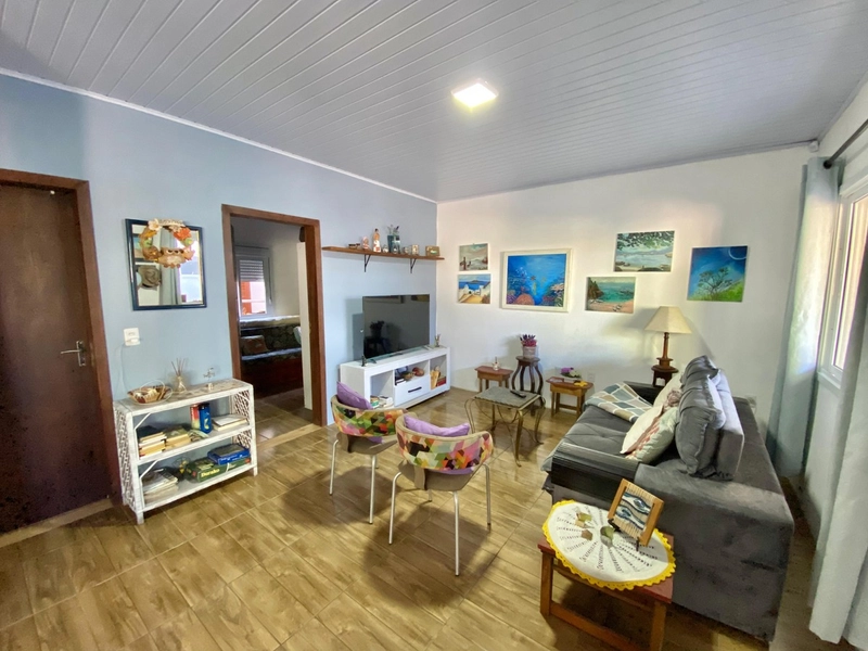 Casa a alguns passos da praia com 2 dormitórios: 3ª foto da galeria de imagens do imóvel