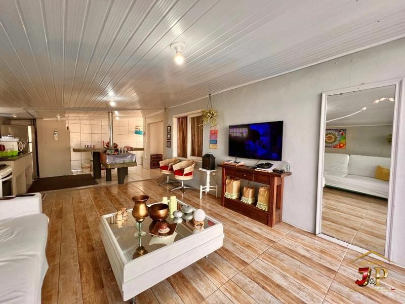 Linda casa bem localizada com 2 dormitórios e piscina: 12ª foto da galeria de imagens do imóvel
